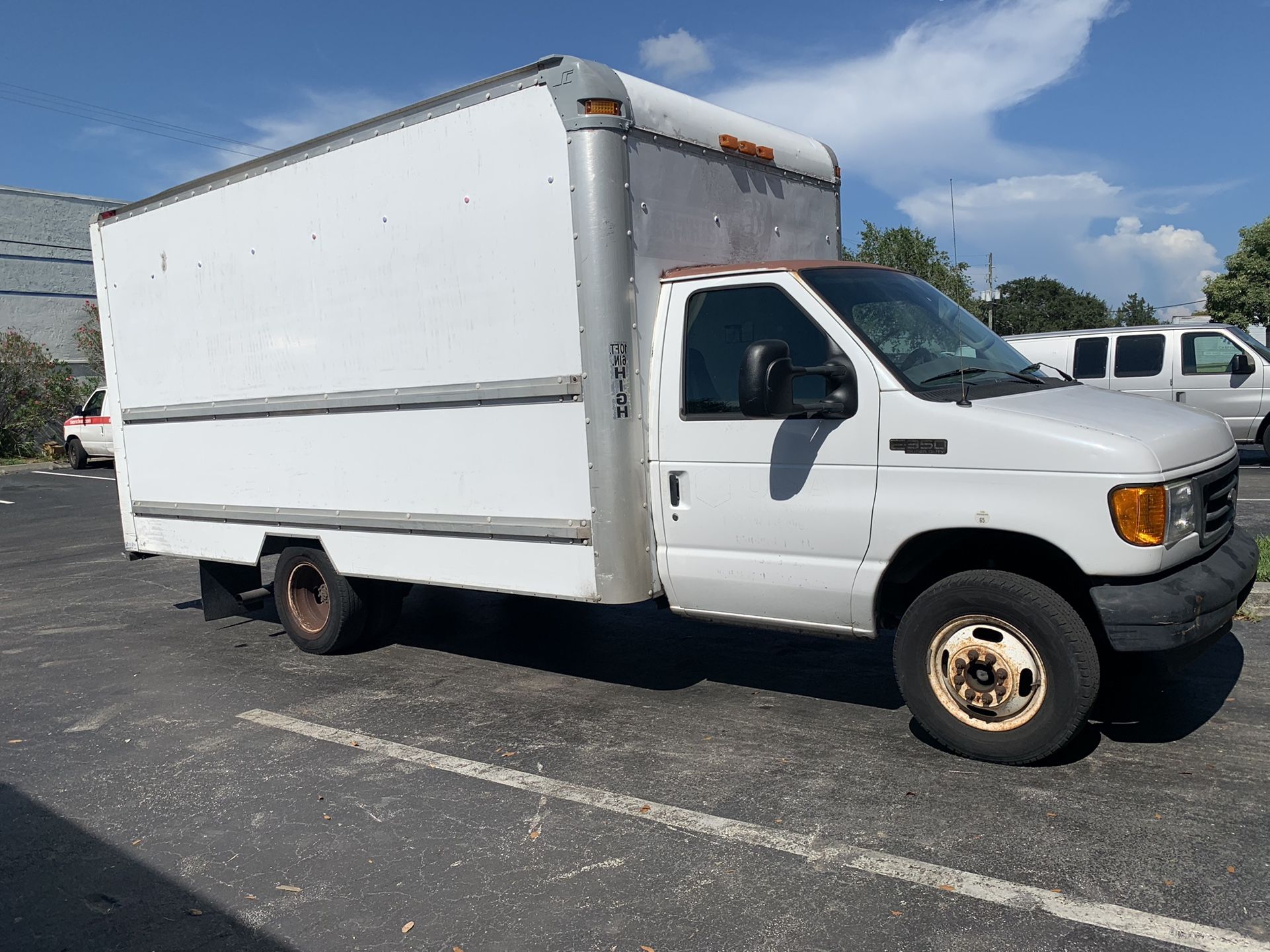 2004 Ford E-350