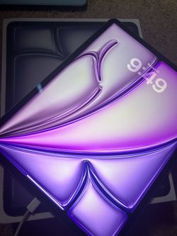 Apple IPad Air 13inch M2 128gig WiFi Only ($650 FIRM)