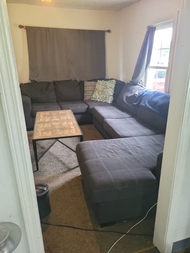 3 Peice Sectional Couch 