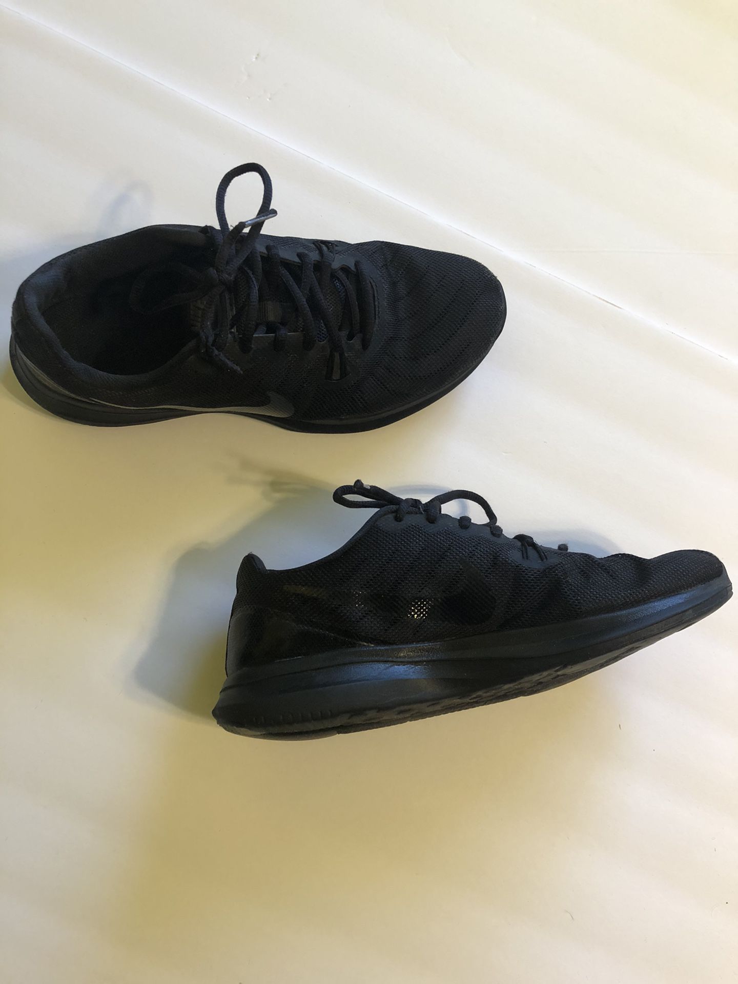 Mens Nike Shoes Size 8.5. Returns Accepted.