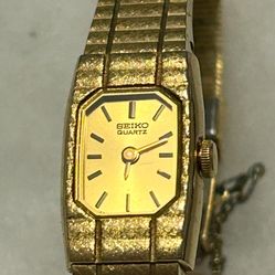 LADIES SEIKO GOLD TONE OVAL DIAL GOLD TONEMESH BRACELET BAND WATCH 