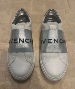 AUTHENTIC GIVENCHY SNEAKERS - 37.5