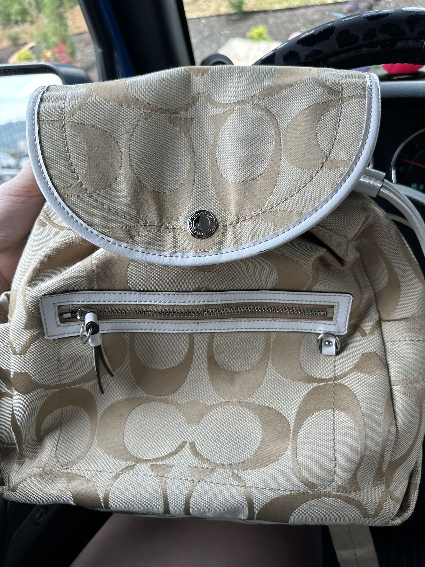 Authentic Coach Backpack - www.disolcolor.com