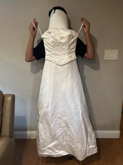 Wedding dress, size 8-10. With train. Perfect condition