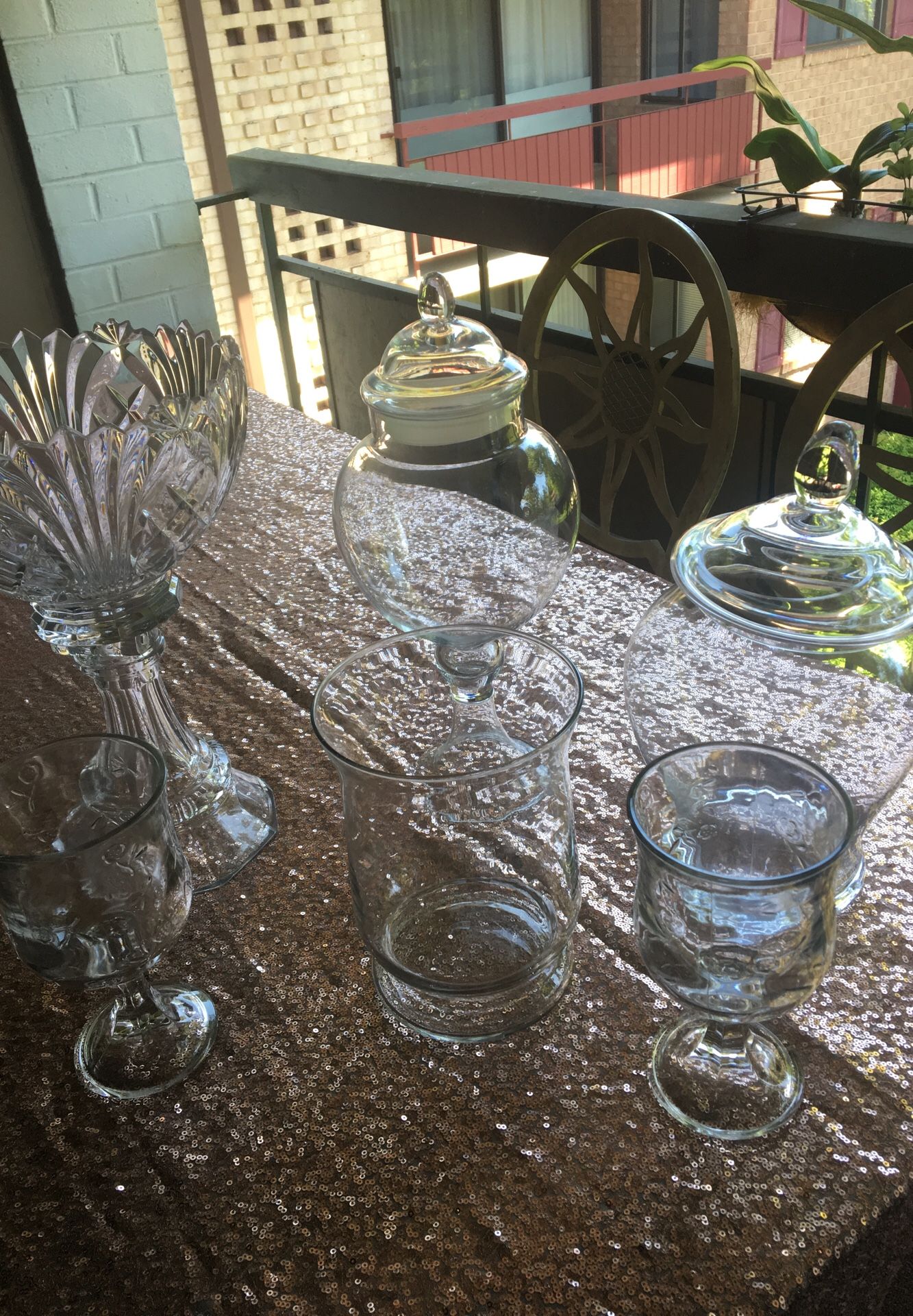 Rose gold tablecloth , 6 candy jars.