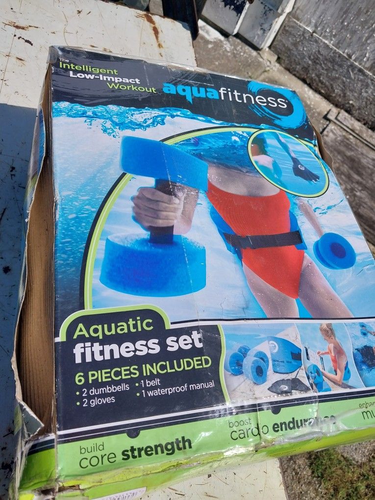 Aquatic fitness set. Build core strength in the swimming pool