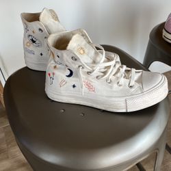 Converse Women’s High tops  Wander 9.5