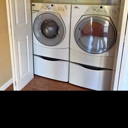 Washer And Gas Dryer  Whirlpool 