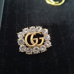GUCCI GG Large Logo Aged Gold Tone Pin Brooch