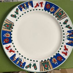 Christmas Dinnerware - 36 Pieces 