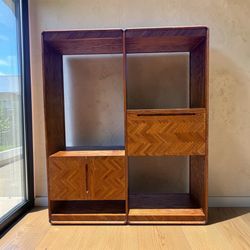 Excellent. Mid Century with glass shelves
