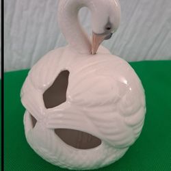 Lladro Figurine, Swan  6" No Box