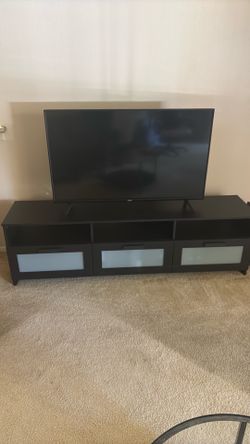 50 inch 4K Vizio Tv and stand