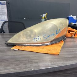 2006 Siena Left side Headlight
