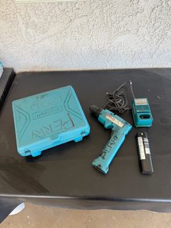 Makita Cordless Drill with Case and Charger 6095D