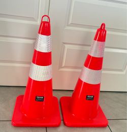 VEVOR Safety Cones 28" Traffic Cones, Orange PVC 2 Reflective Collars, Weighted Base, Hand-Held Ring, For Traffic Control, Driveway, Road, Parking