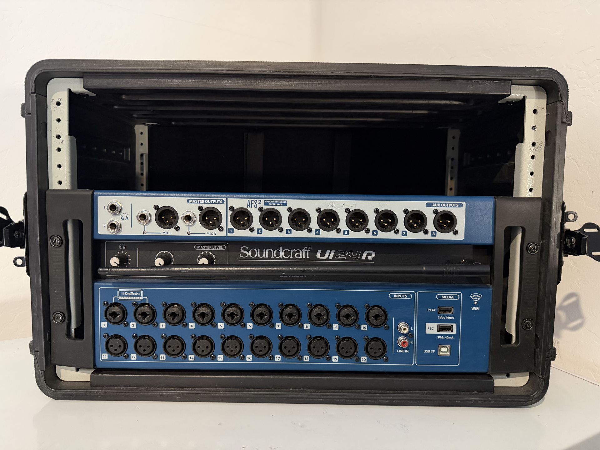 Soundcraft ui24 + Rack 6U for Sale in Phoenix, AZ - OfferUp