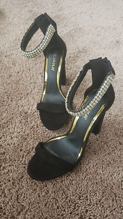 CLASSY BLACK HEELS