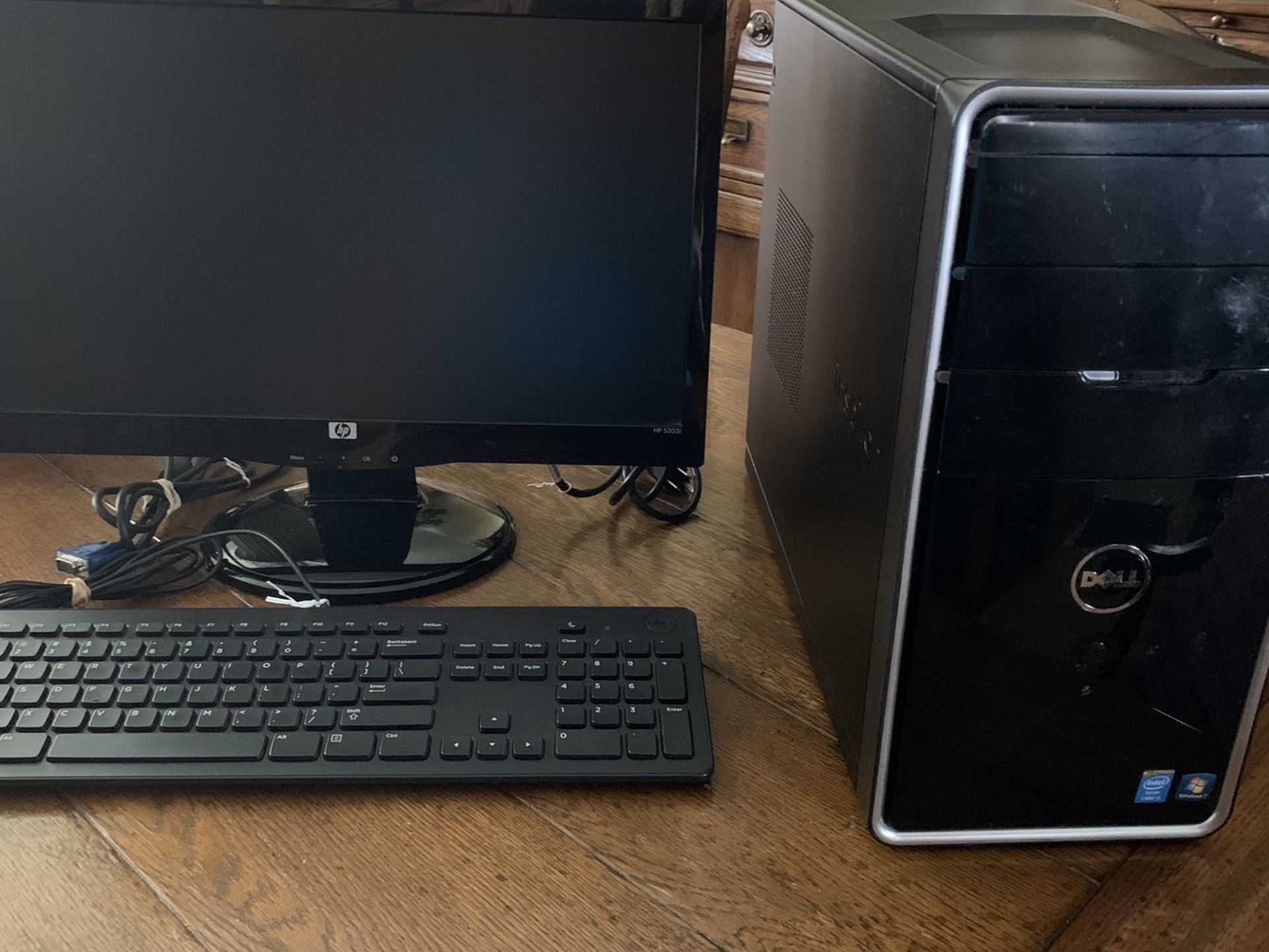 Dell Desktop Computer Includes Monitor & Keyboard