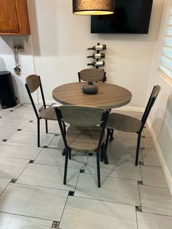 Round dining table 4 chairs