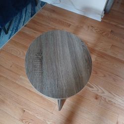 2 oval side tables