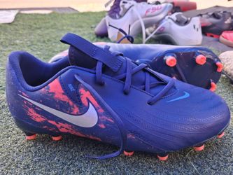 Nike phantom gx2 soccer cleats us size 6youth