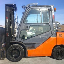 2017 5000 LB. Capacity Toyota Pneumatic Forklift 