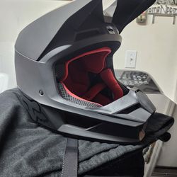 Fox v1 helmet