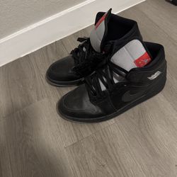 Air Jordan 1 Mid (Size 12)