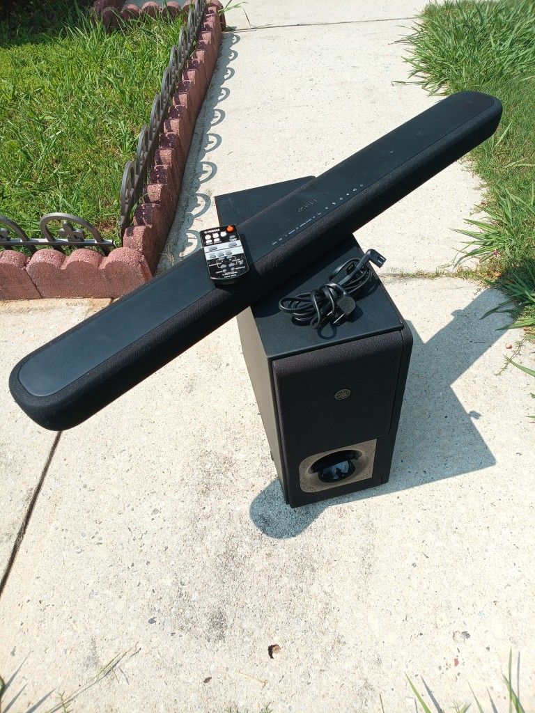 *FIRM PRICE NON-NEGOTIABLE* (BT CAPABLE) Yamaha Soundbar W/Subwoofer & Remote