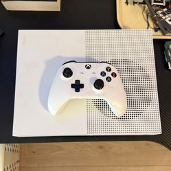 Xbox One S Console Bundle – Controller + All Cords 