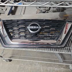 2023 Nissan Rogue Front Grill Oem
