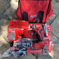 Milwaukee M18 18V Lithium-Ion Brushless Cordless 1/4 in. Impact Driver Kit