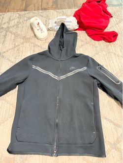 black Nike tech fleece sweater