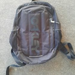 Oakley Men's Endoro 3.0 20L Backpack Blackout
