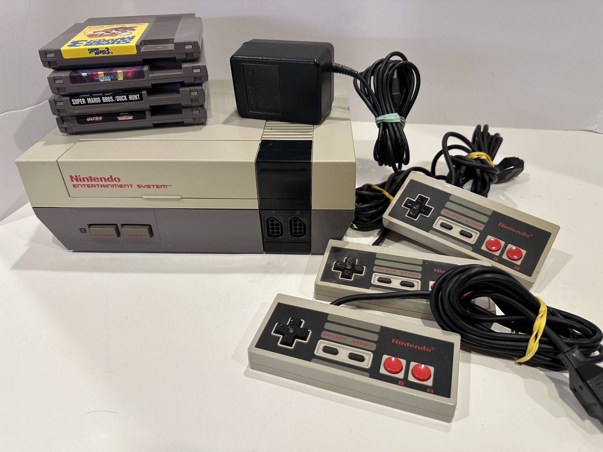 1985 Original NES Nintendo System Console Tested w/ Controllers + 4 Games