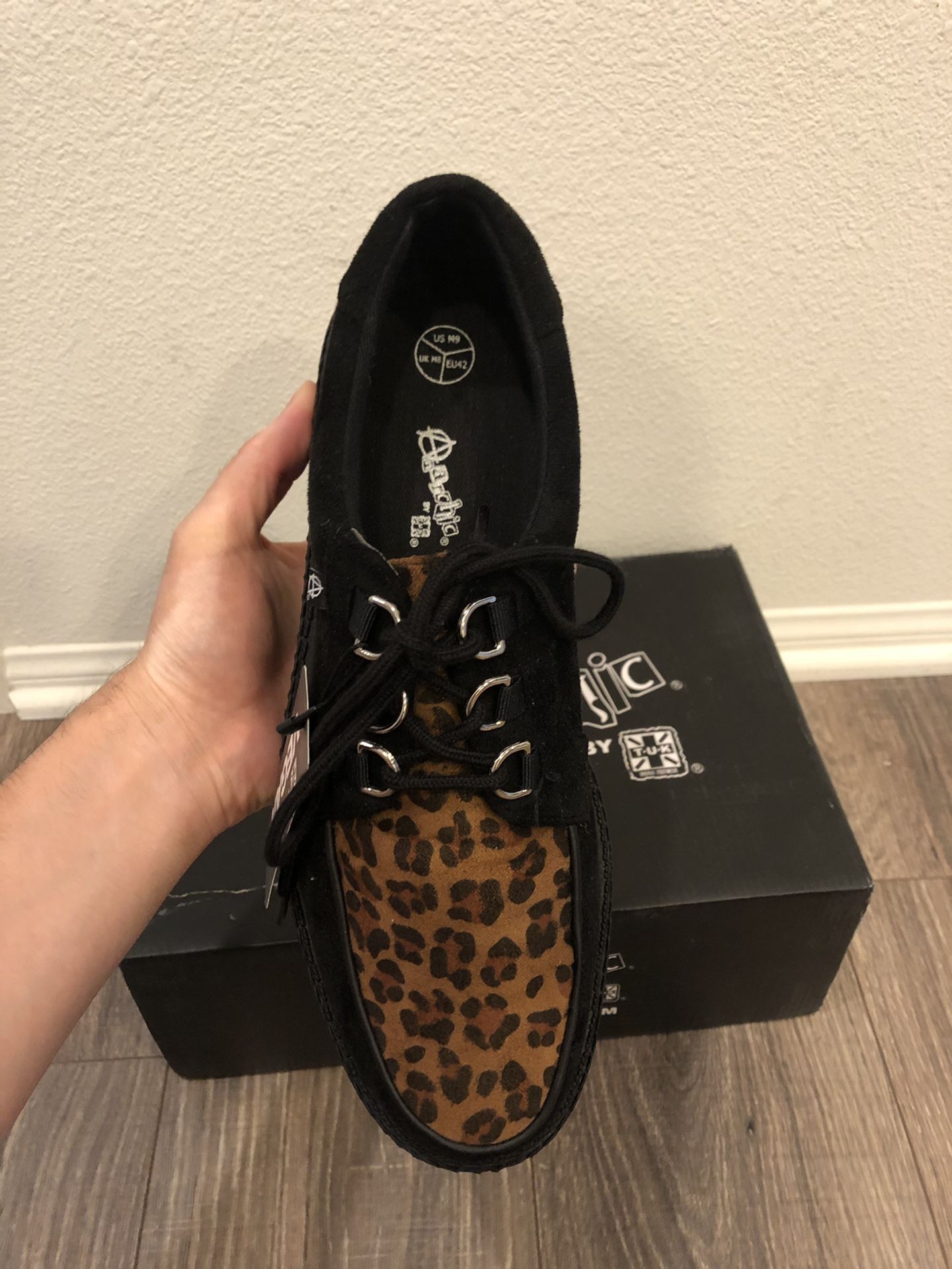 Tuk shoes