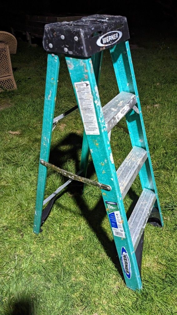 NOW ONLY $25! Werner 4' Fiberglass Step Ladder 