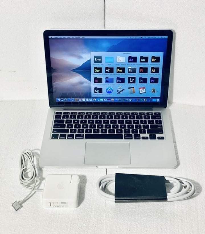 Apple macbook 11inch core i5