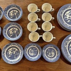 Blue willow set for 8  England made (40 pcs)