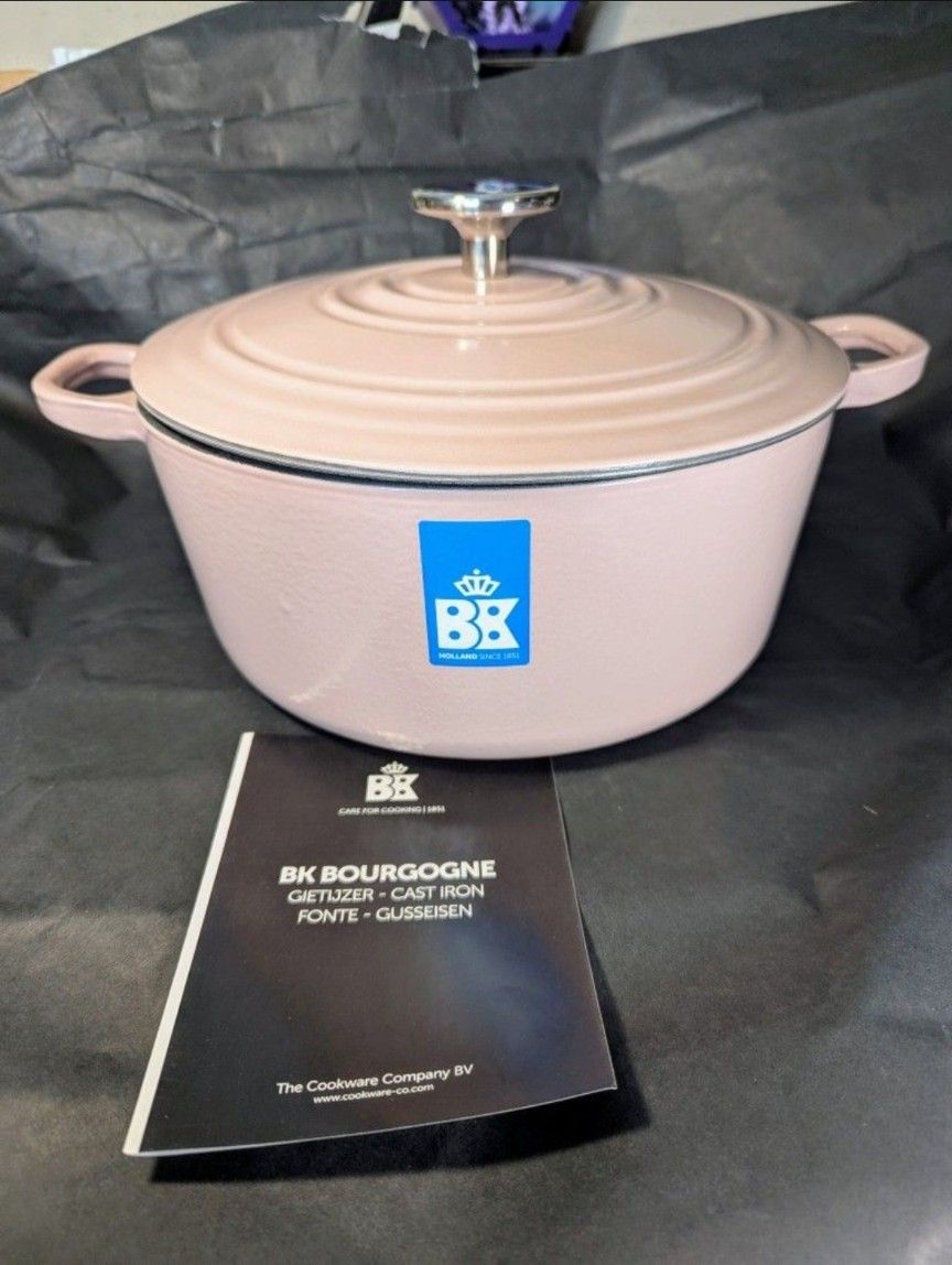 BK Bourgogne Enameled Cast Iron 4.4QT Dutch Oven Dusty Pink