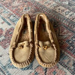 Minnetonka moccasins Size 5