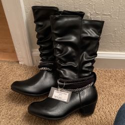 New black boots Says size 13 But Fits Like 11