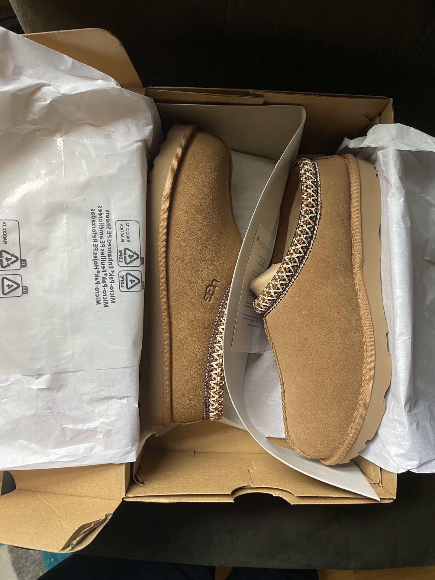 Youth size 5 Uggs Tasman slippers
