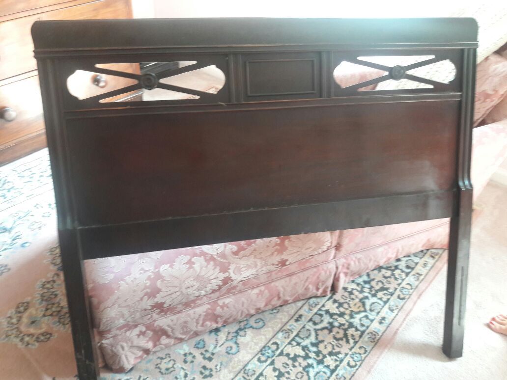 Maghony twin beds