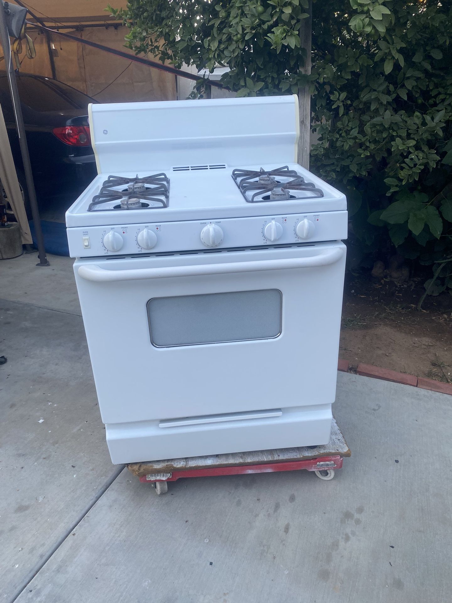 GE GAS STOVE everything works 30!in