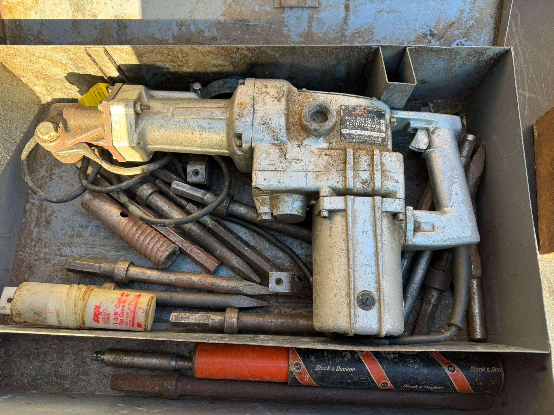 Skill Model 736 Heavy Duty Roto Hammer. Includes Lots Of Extra Bits !!  Box Dosent Lock
