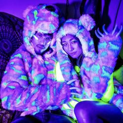 Blacklight Reactive Bear Coat Jacket‎ Large XLarge Neon Soft Fur NWT