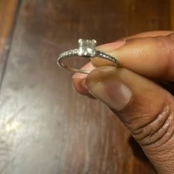 White gold 1 carat diamond ring