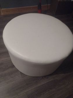 Creme ottoman